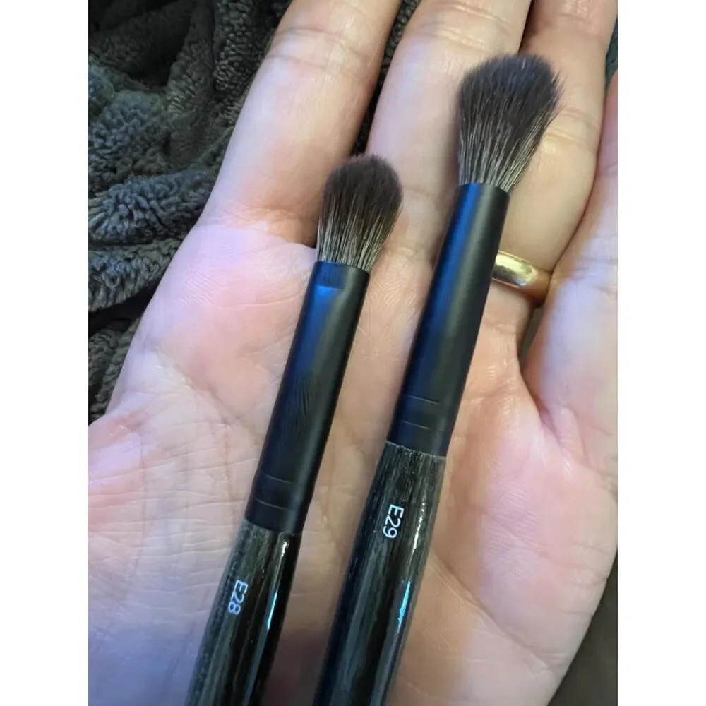 Rose And Ben Beauty E28 Black Multi-Use Shading And Blending Brush